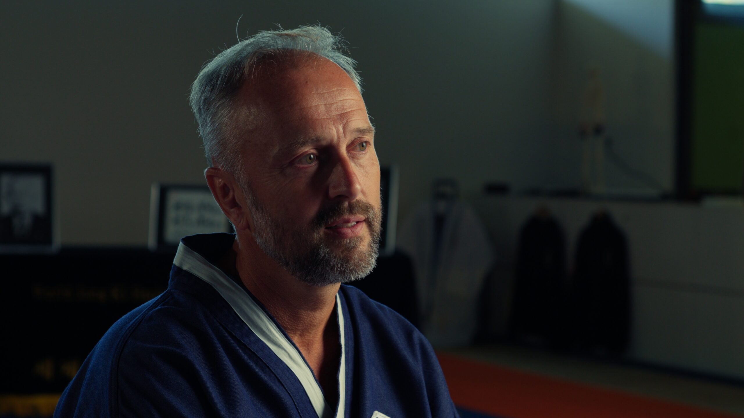 B-cam interview still foto van Nico Vermaas over zijn reis naar meesterschap in Hapkido. Opgenomen door r8 studio