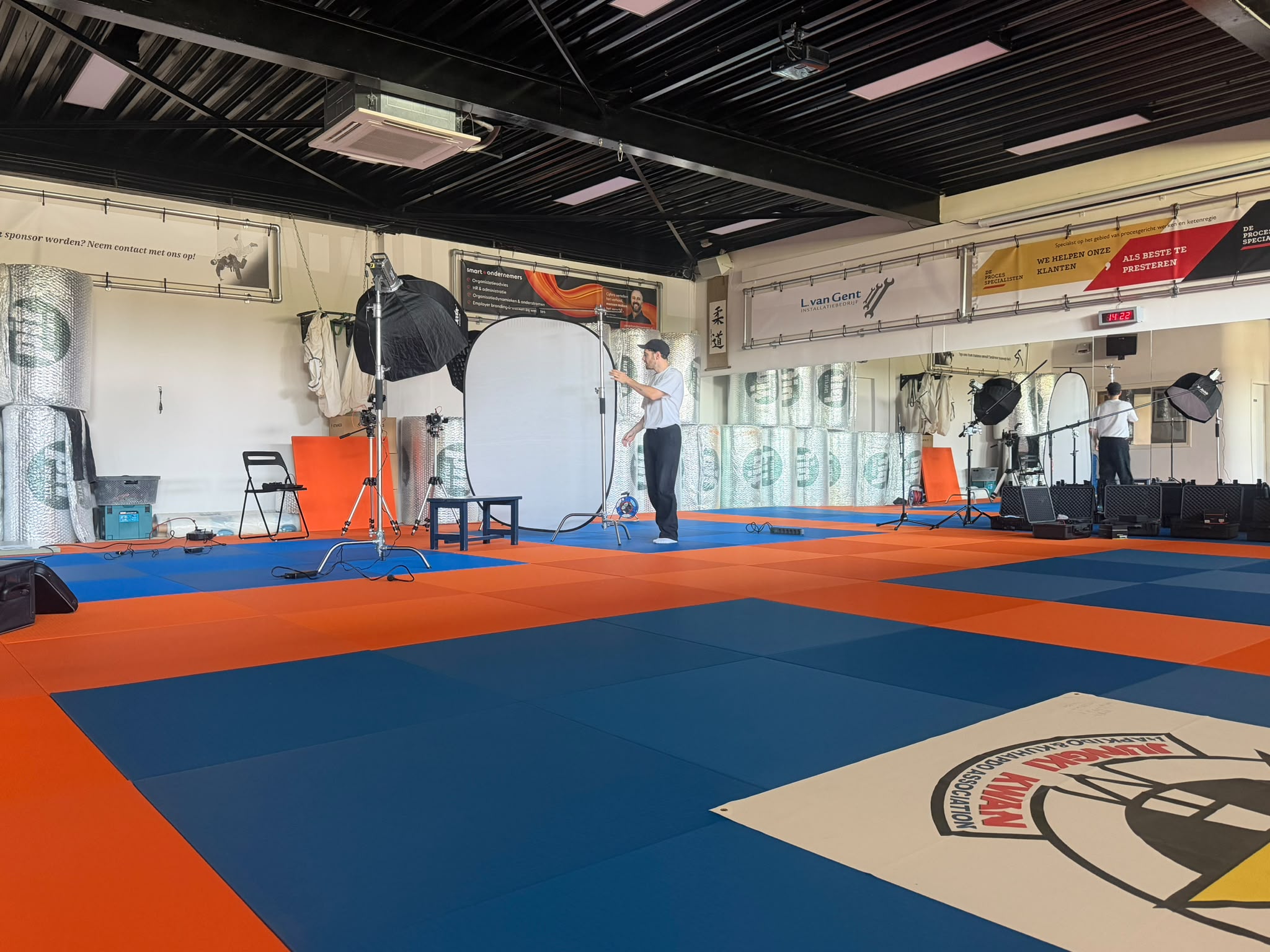 De Dojo van Hapkido meester Nico Vermaas tijdens een opname voor r8 studio